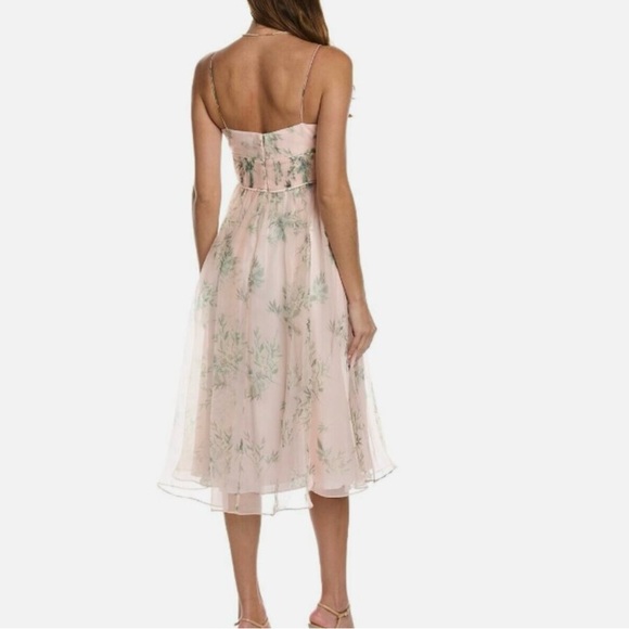 Women’s Dress - Picture 2 of 4